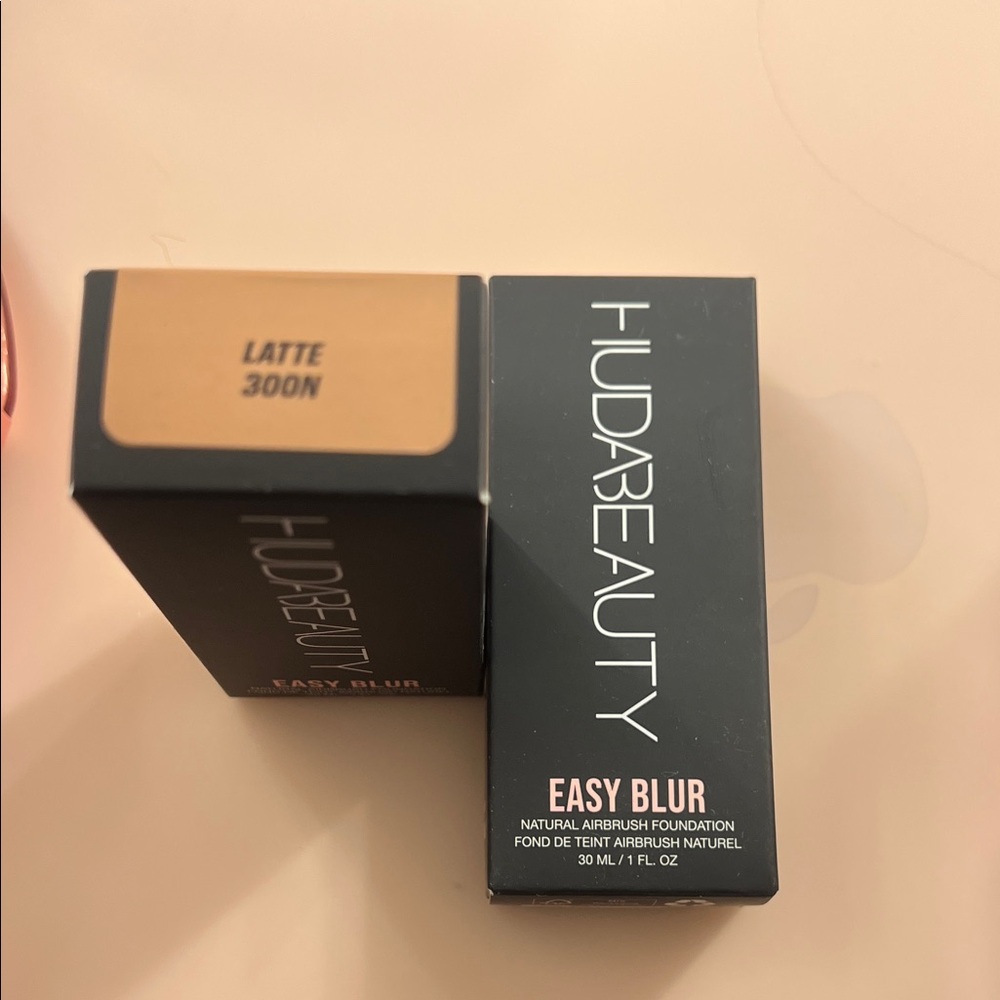 HUDA BEAUTY Easy Blur Foundation - Latte 300N